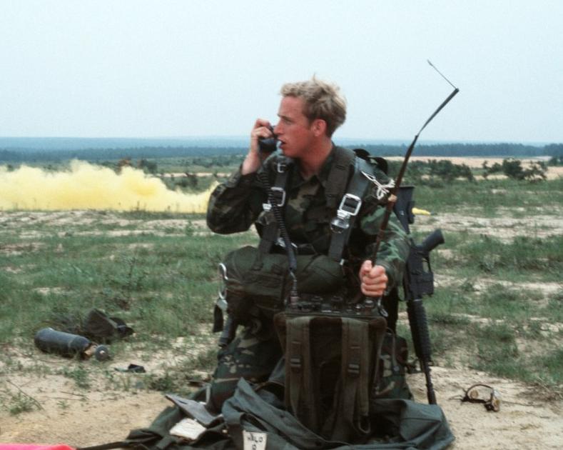 car15步枪是全自动的吗,美国产car15民用步枪