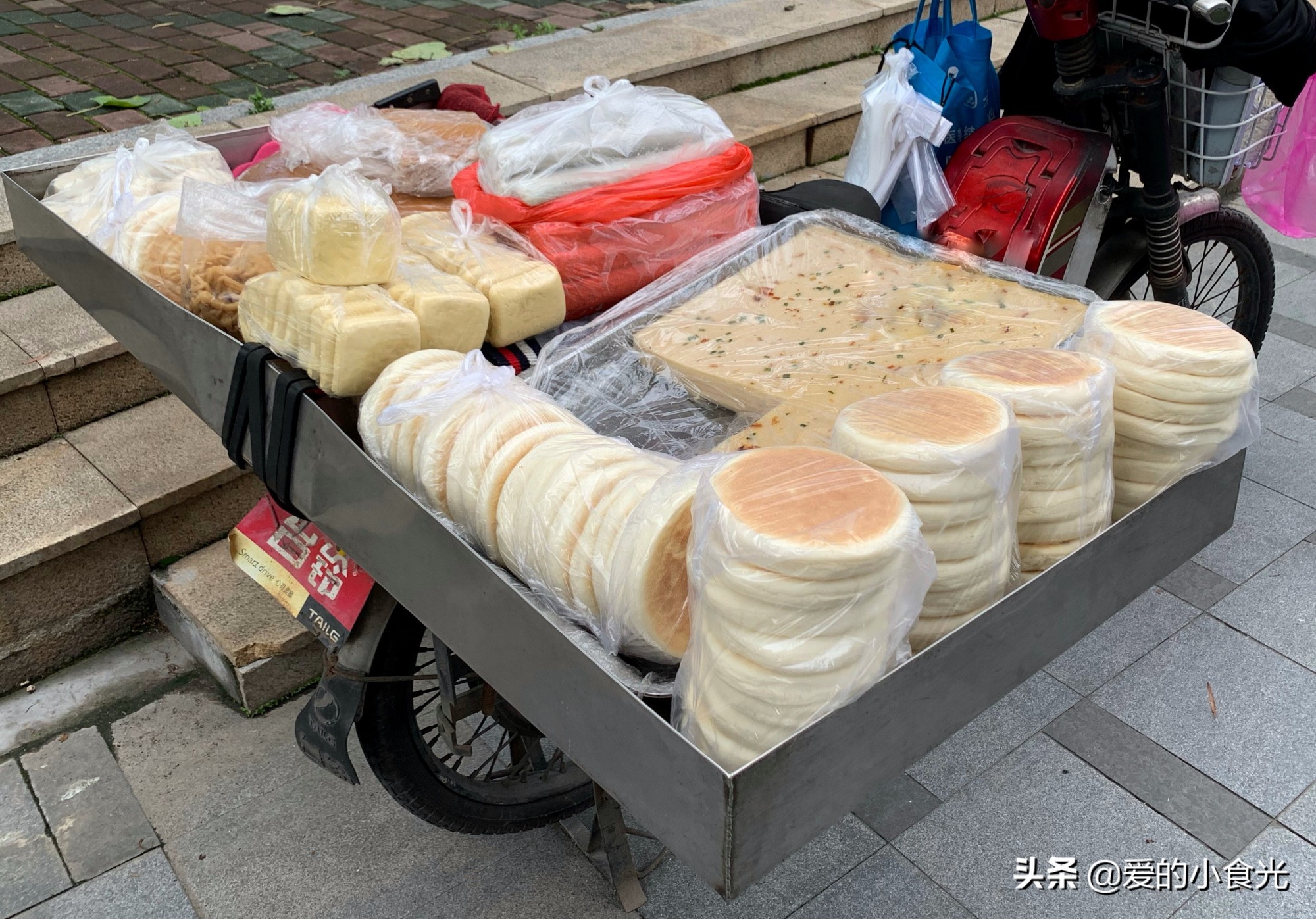 小区门口夜市摆摊什么最好卖,街边摆摊成本低风险