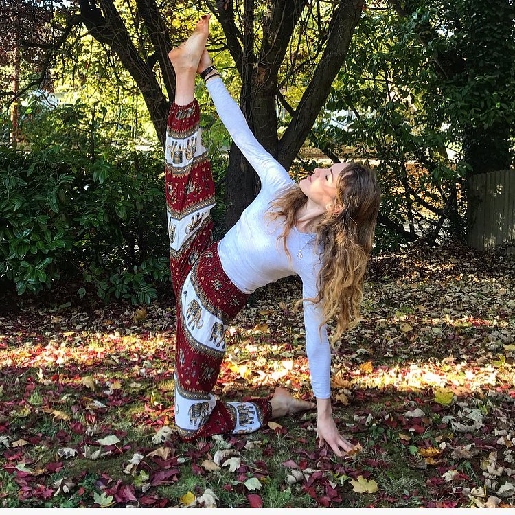 练胸部饱满不外扩最有效的瑜伽,紧实大腿和臀部瑜伽