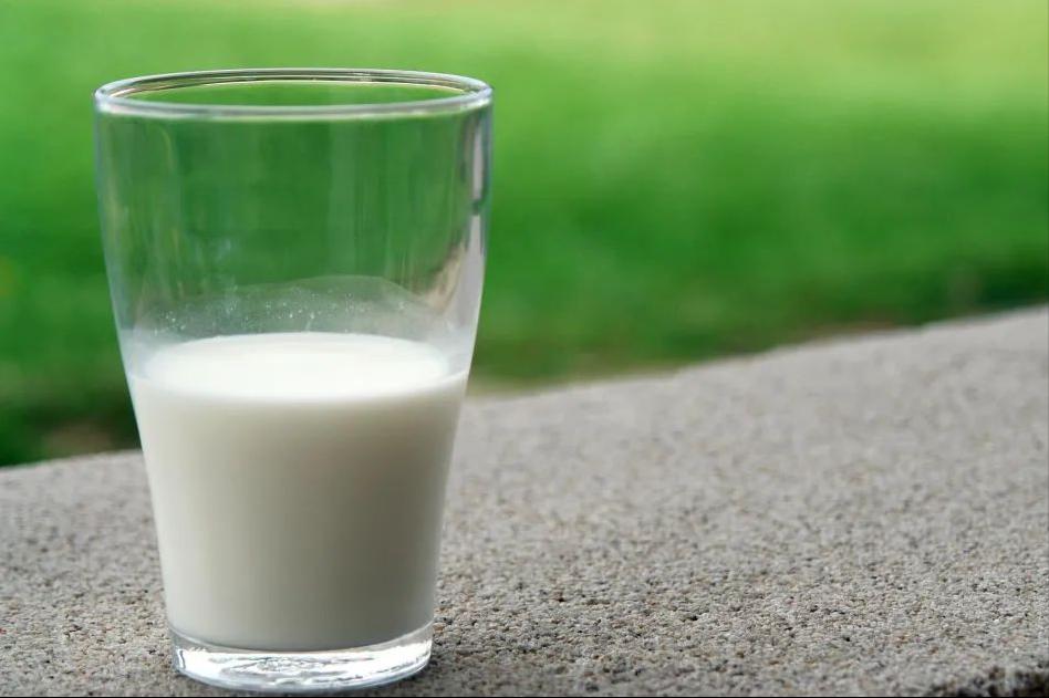 空腹喝完牛奶再吃芒果会怎么样,空腹喝牛奶会怎么样