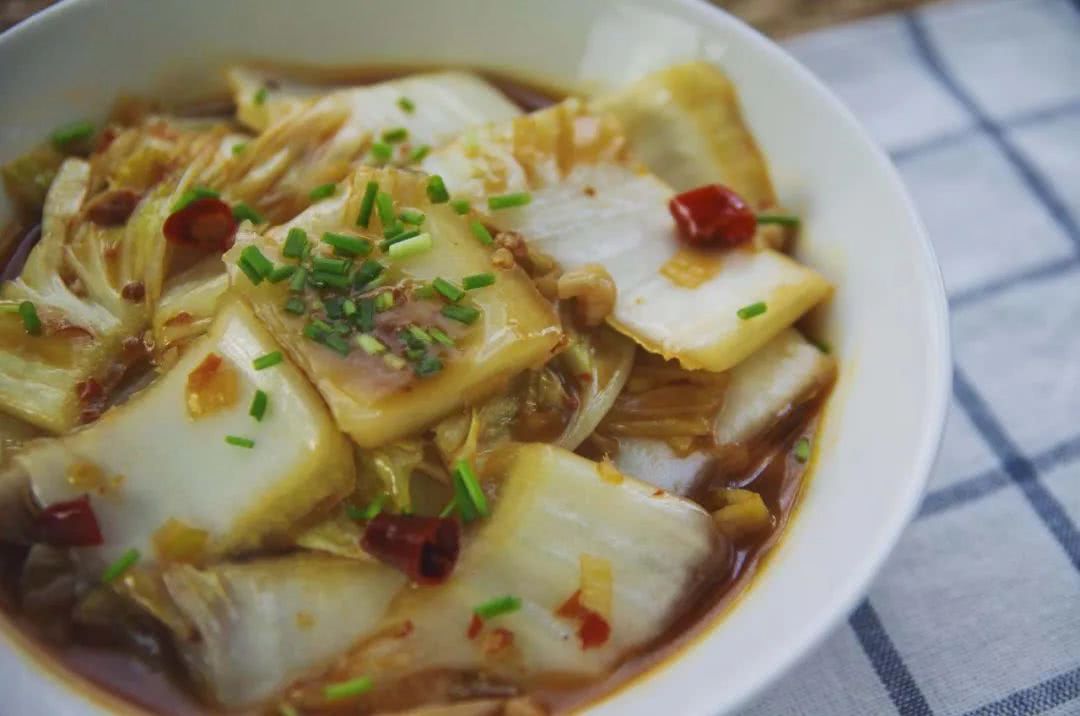 白菜帮做辣白菜,腌制酸辣白菜帮的快捷做法