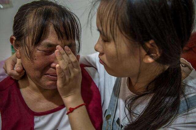 高三女生挤出“母乳”，却坚称自己是处女，医生的话让妈妈落泪