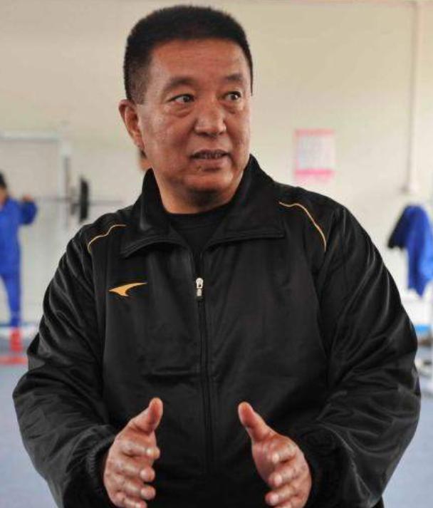 带领国足亚洲杯夺冠,亚洲杯中国男足门将