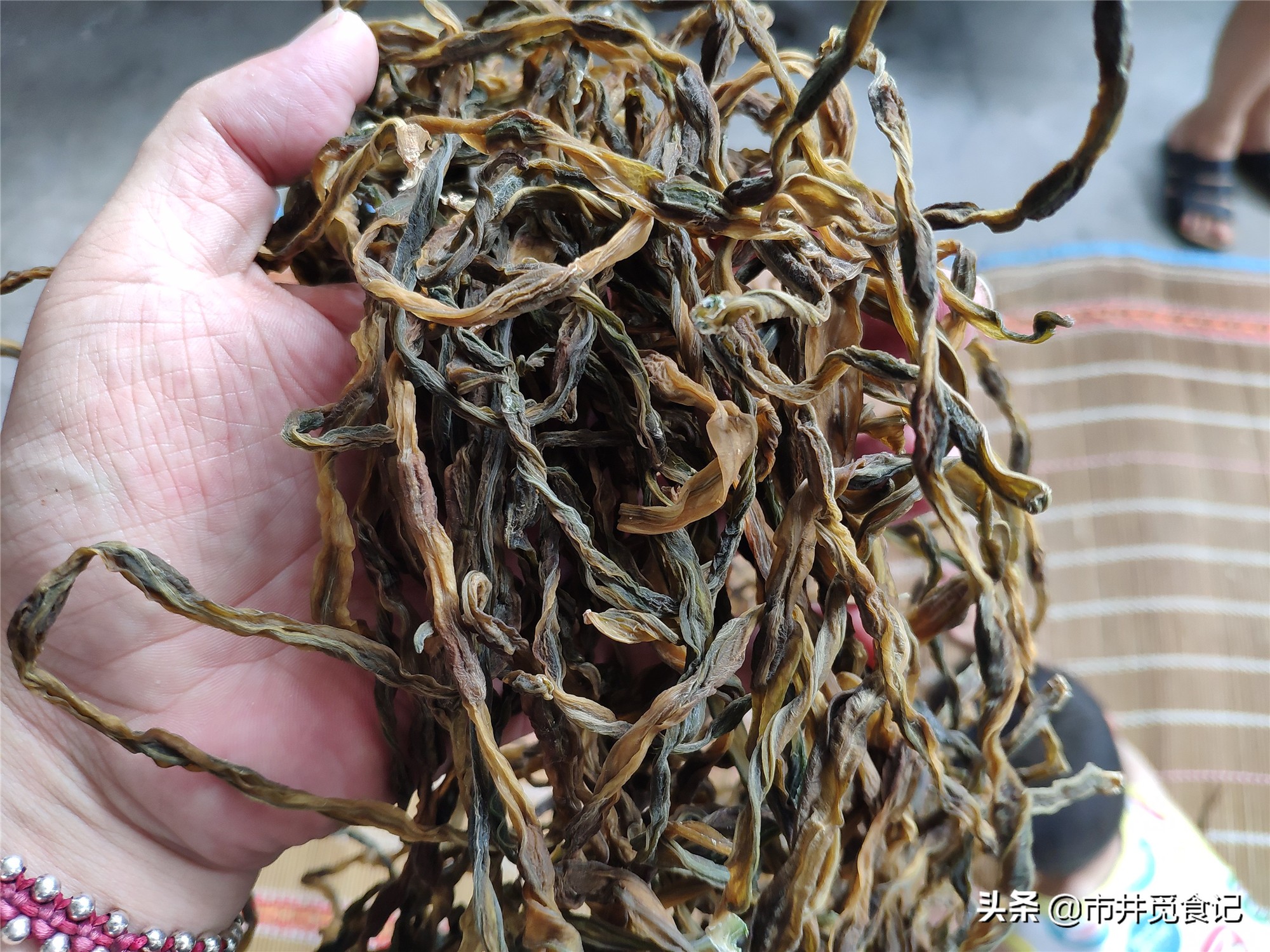 豆角晒7成干,新鲜豆角晒成干豆角一斤能出多少