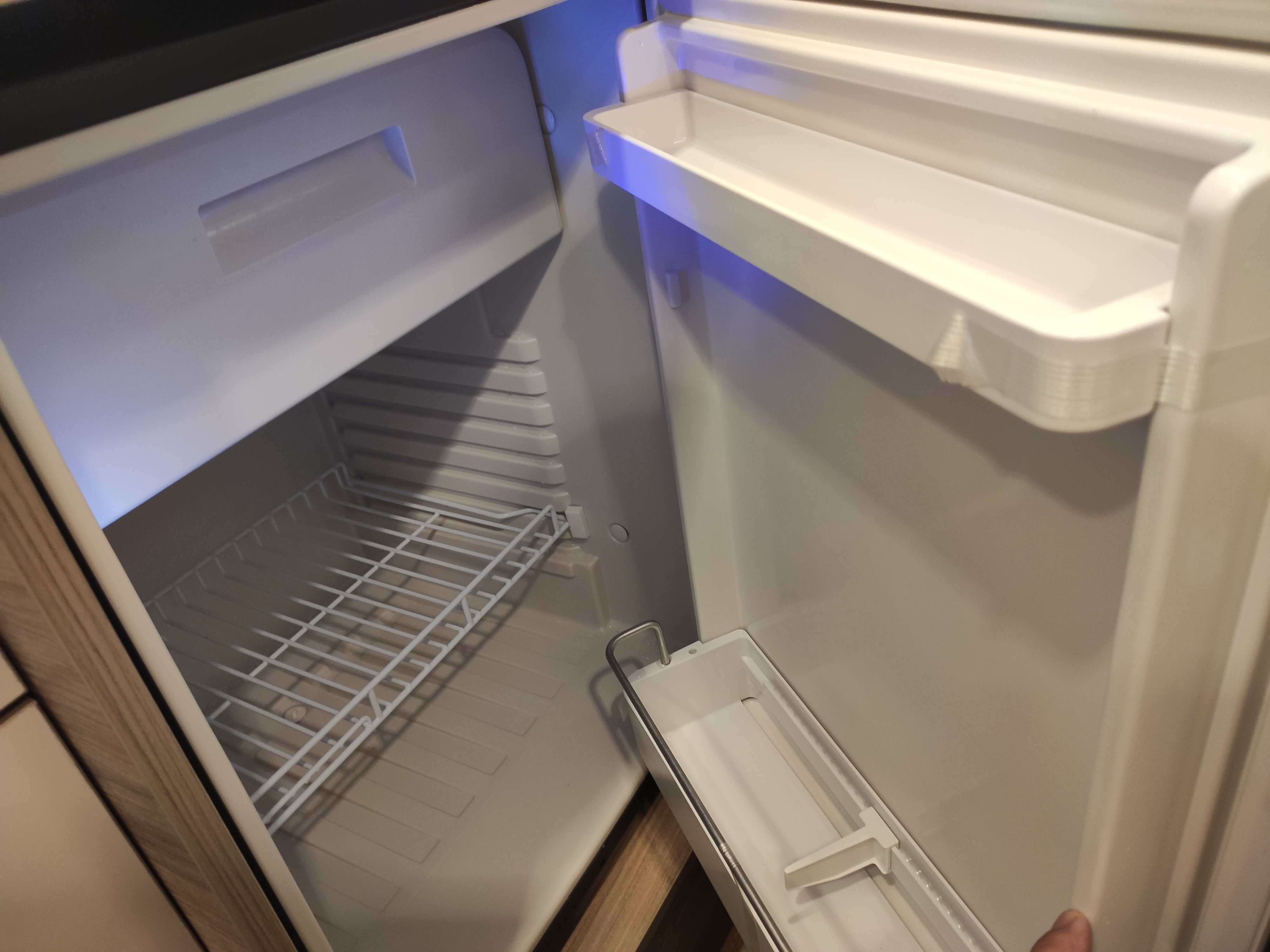 12v房车用电器有哪些,房车专用冰箱和家用冰箱哪个好