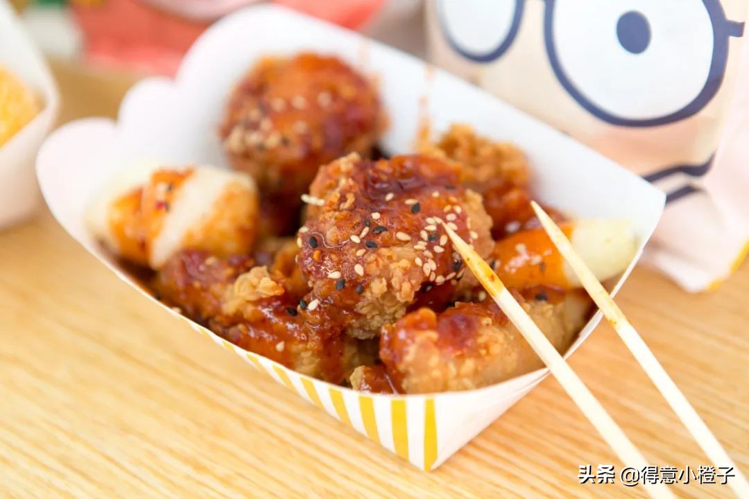 一来就火!哥老官、颜如晶炸鸡店再现排队名场面,亲测...