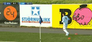 武磊7分钟遭2次打击！伸手3秒要球却被无视急得自己强行射门