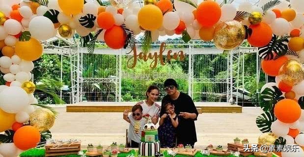 小小周正脸首次曝光：五官和周杰伦很像，嘴巴更接近昆凌一些