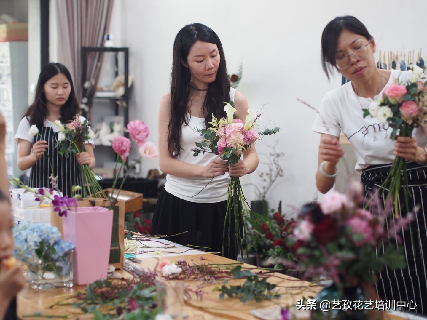 开一家花店怎么营销才能赚钱,花店做批发零售怎样进货