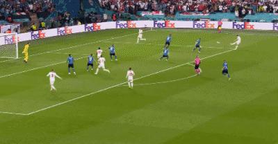 绝活!英格兰鬼来之笔萨卡背大锅!因莫比莱丢大人博努奇致敬C罗