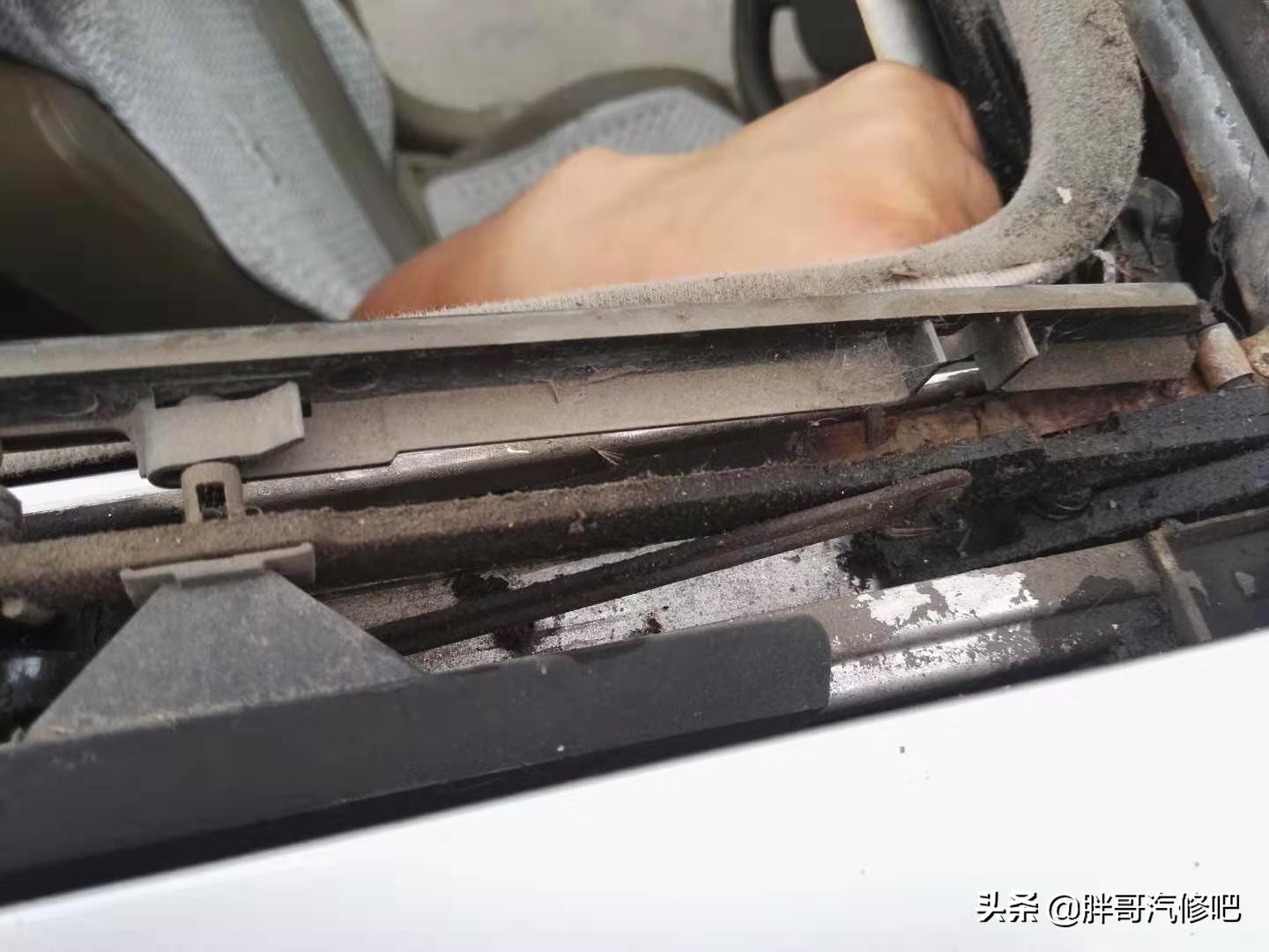 天窗清洗漏水,天窗漏水去4s算是保养还是维修