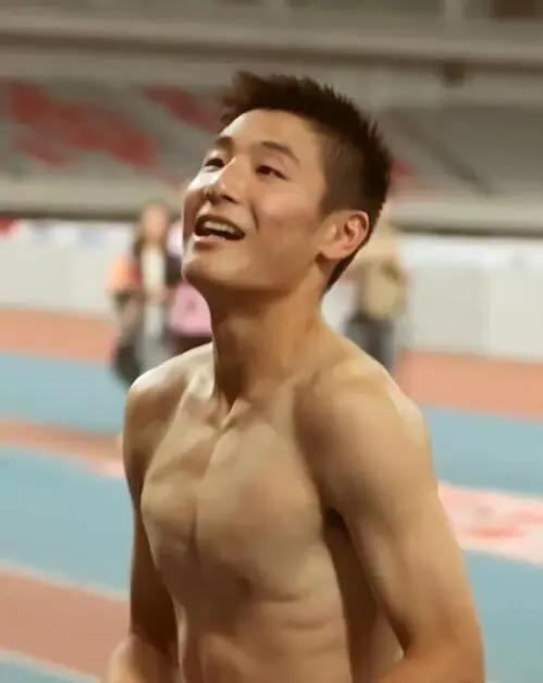 拒绝白斩鸡，中国足坛不缺肌肉男