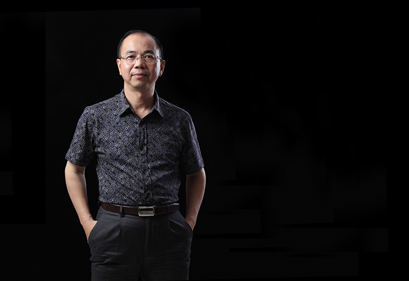 他多次创业失败，为躲债离家成流浪汉，一朝成百亿富商霸气回归