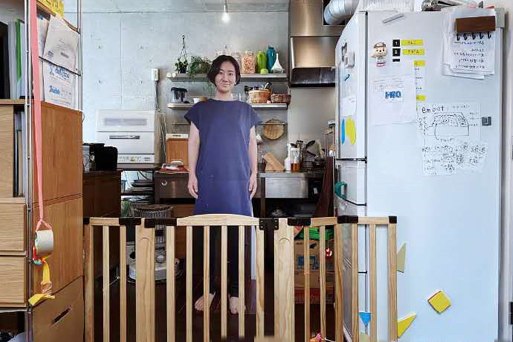 宝宝变成小粘虫，宝妈一刻不得闲，宝爸脑洞大开结果一招搞定