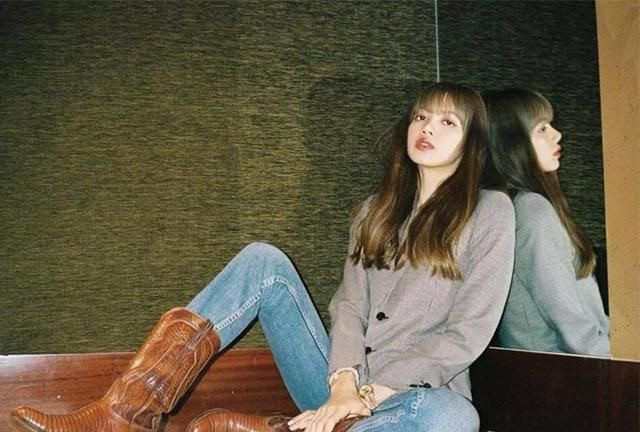 牛仔裤小白鞋这样穿最管用,牛仔裤除了小白鞋还能配什么鞋