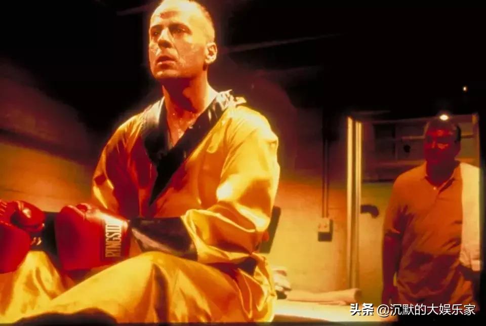 荒诞的黑色幽默全集,推荐10部国产经典黑色幽默电影