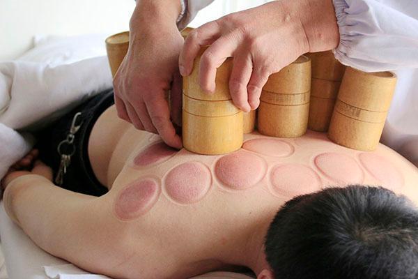 总是感觉后背疼痛酸胀是怎么回事,总感觉后背酸痛是怎么回事