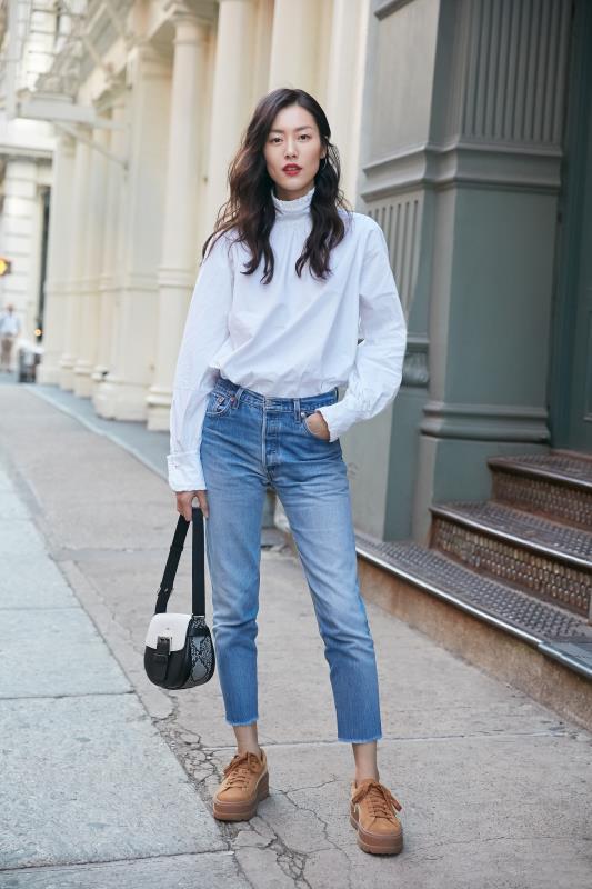 秦岚穿搭花少衬衫牛仔裤,秦岚toryburch牛仔裤