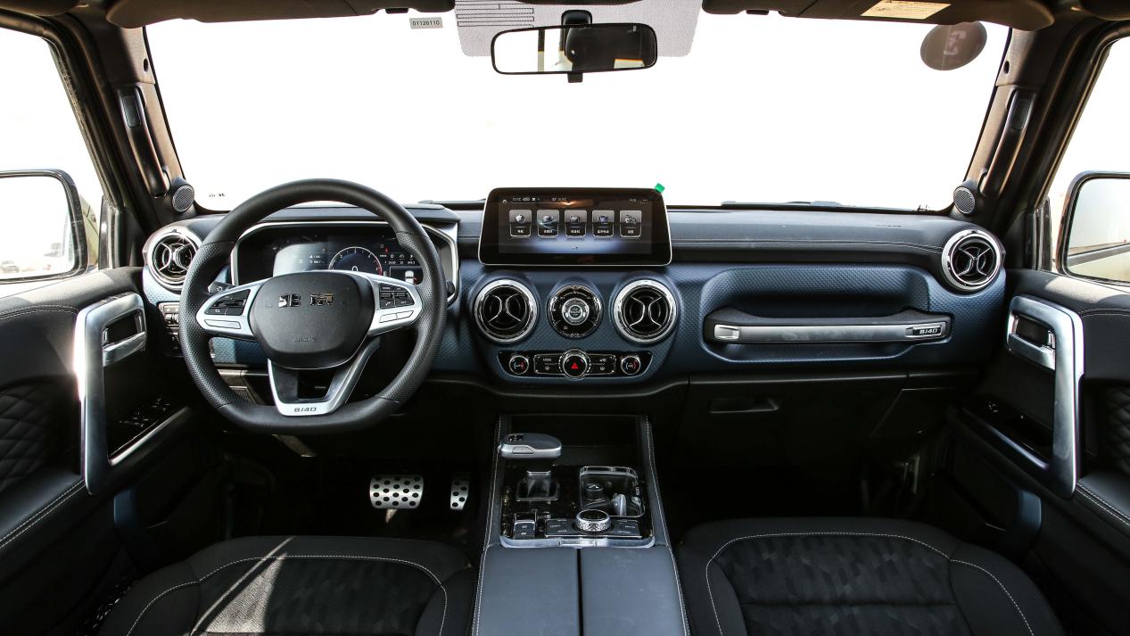 bj40刀锋英雄柴油版黑武士试驾,21款bj40柴油刀锋英雄版驾驶感受