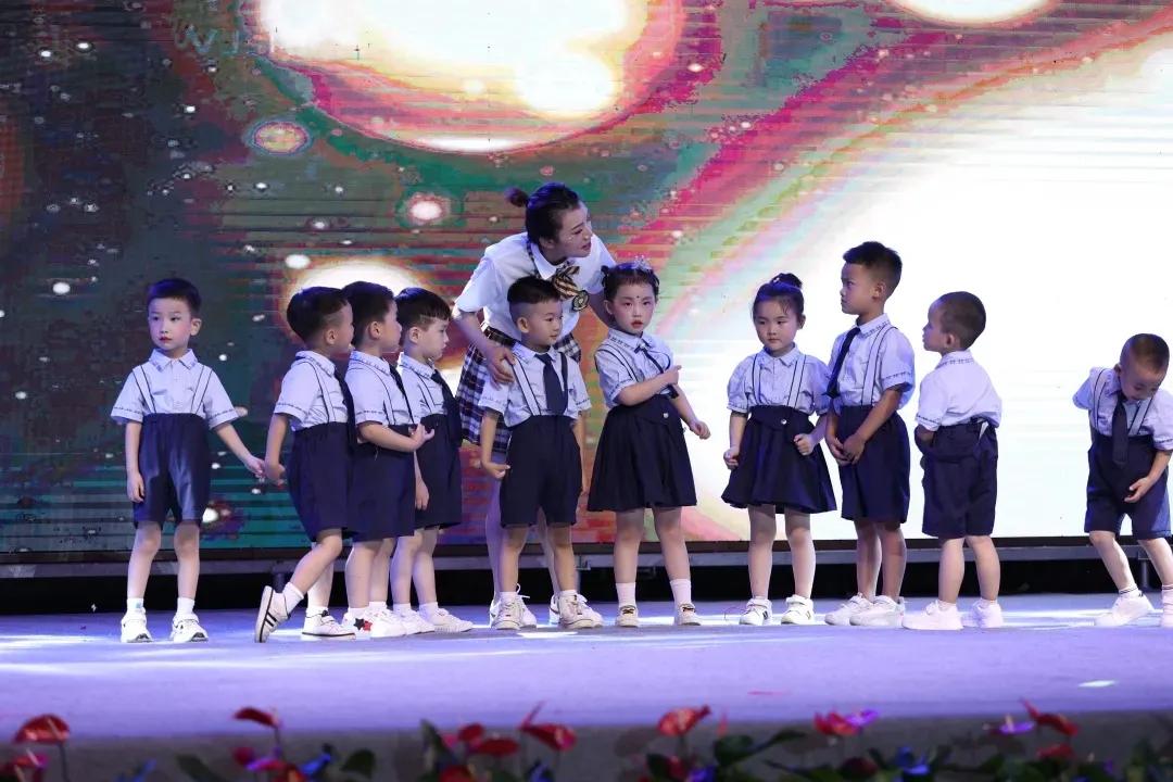 剑阁县鼓楼幼儿园庆祝中国*产党共**成立100周年暨毕业典礼文艺汇演