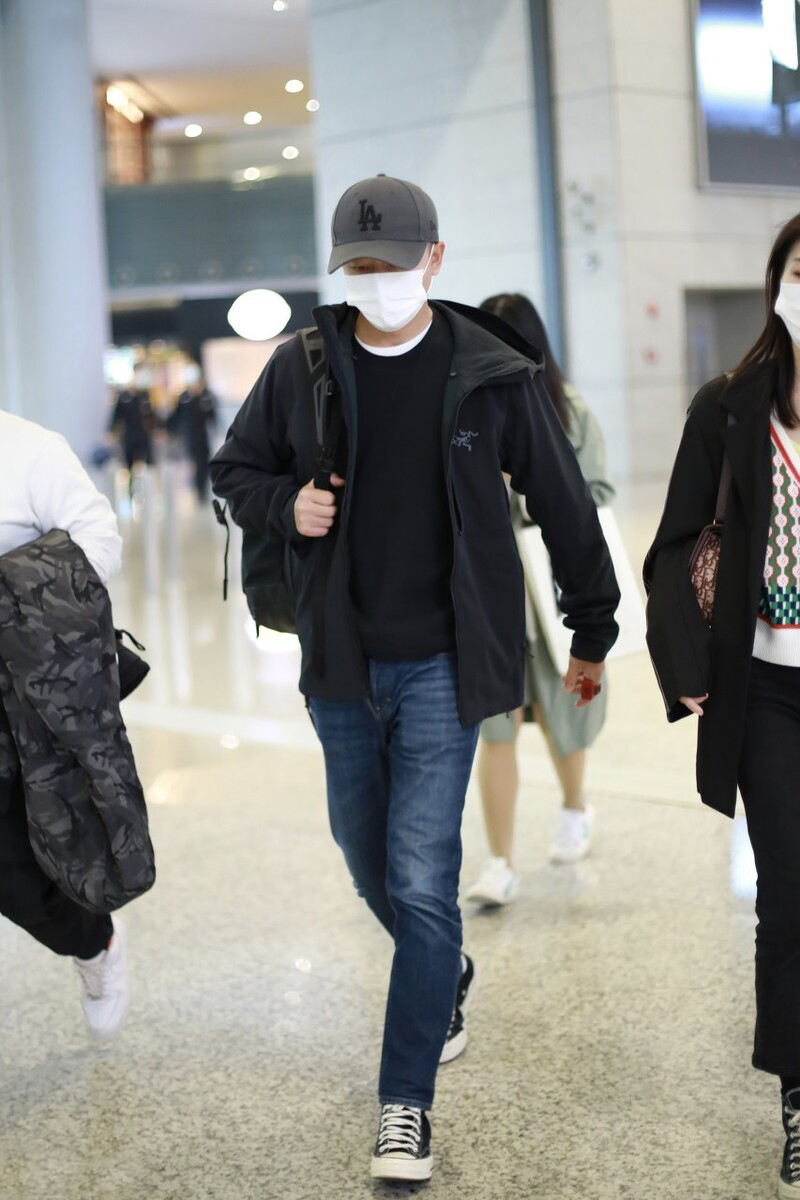 黄轩休闲西装穿搭,黄轩穿背心少年感