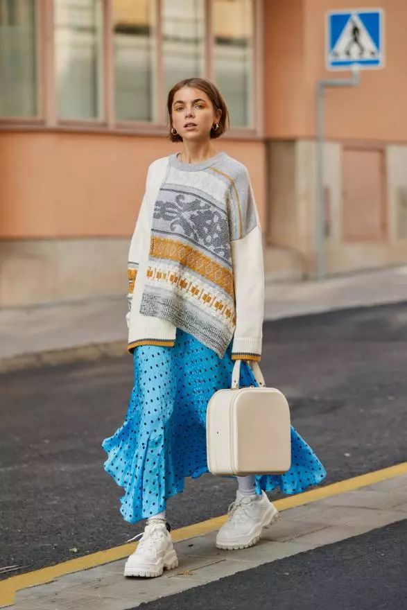 杨幂最近毛衣着装,北欧风毛衣又被杨幂带火了