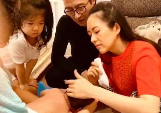 才知道为母则刚是最毒的鸡汤,被毒鸡汤左右的女孩