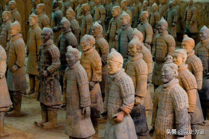 千古一帝？还是千古暴君？如何评价秦始皇的功与过？