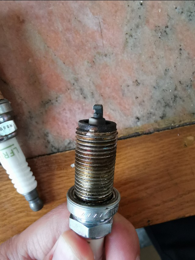 更换与检修火花塞的步骤,雪铁龙ec5火花塞怎么换