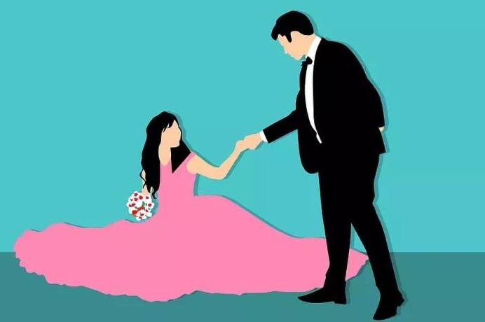 她和老师相爱并成婚,两次怀孕都是龙凤胎,女儿的名字人人知晓