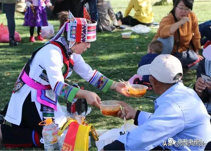 昆明弥勒人山人海,来弥勒玩人山人海