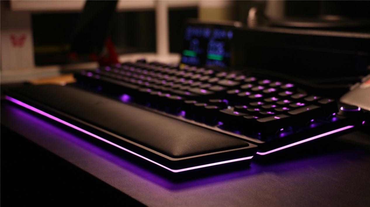 雷蛇猎魂光蛛粉晶键盘测评,雷蛇键盘猎魂光蛛v2线性轴评测