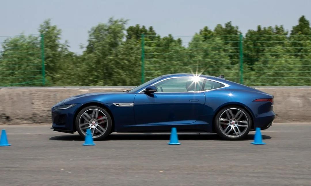 捷豹f-typevs保时捷718s宝马z4,2018款3.0t捷豹f-type现车