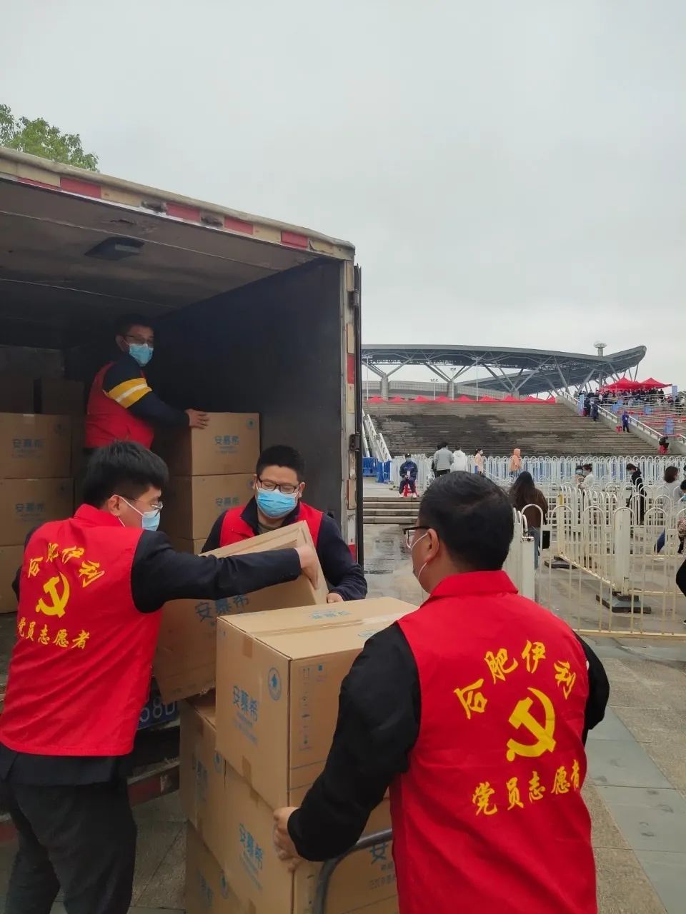 守护合肥最大新冠疫苗方舱接种点，伊利在行动