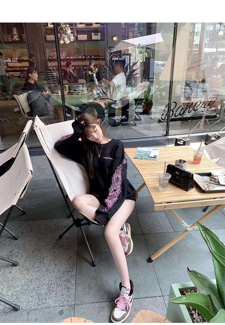 初秋穿搭卫衣真的是初秋必备啦,秋天的时髦搭配有卫衣就够了