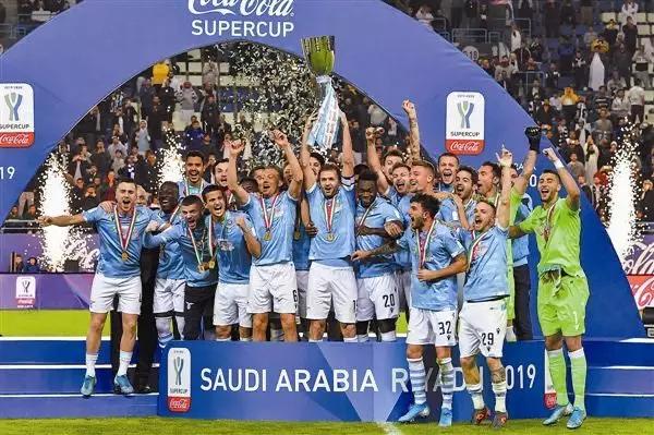 创意甲60年纪录,他足球生涯3起3落,空闲却只爱打游戏,冷落娇妻