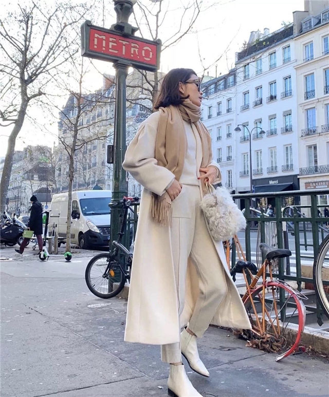 40岁女人要怎么穿才显得高贵大方,40岁的女人怎么穿才简约干练