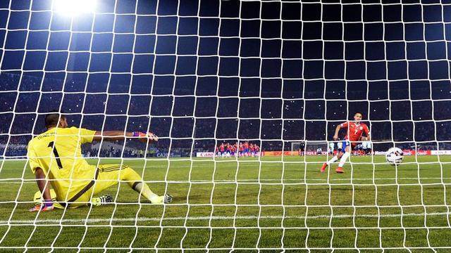 为什么业余球员不建议反手发球,为何业余足球联赛都严禁铲球