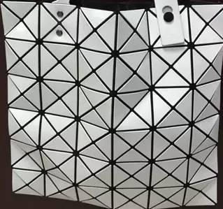 男朋友送女孩子包什么意思,男朋友送女朋友包代表什么