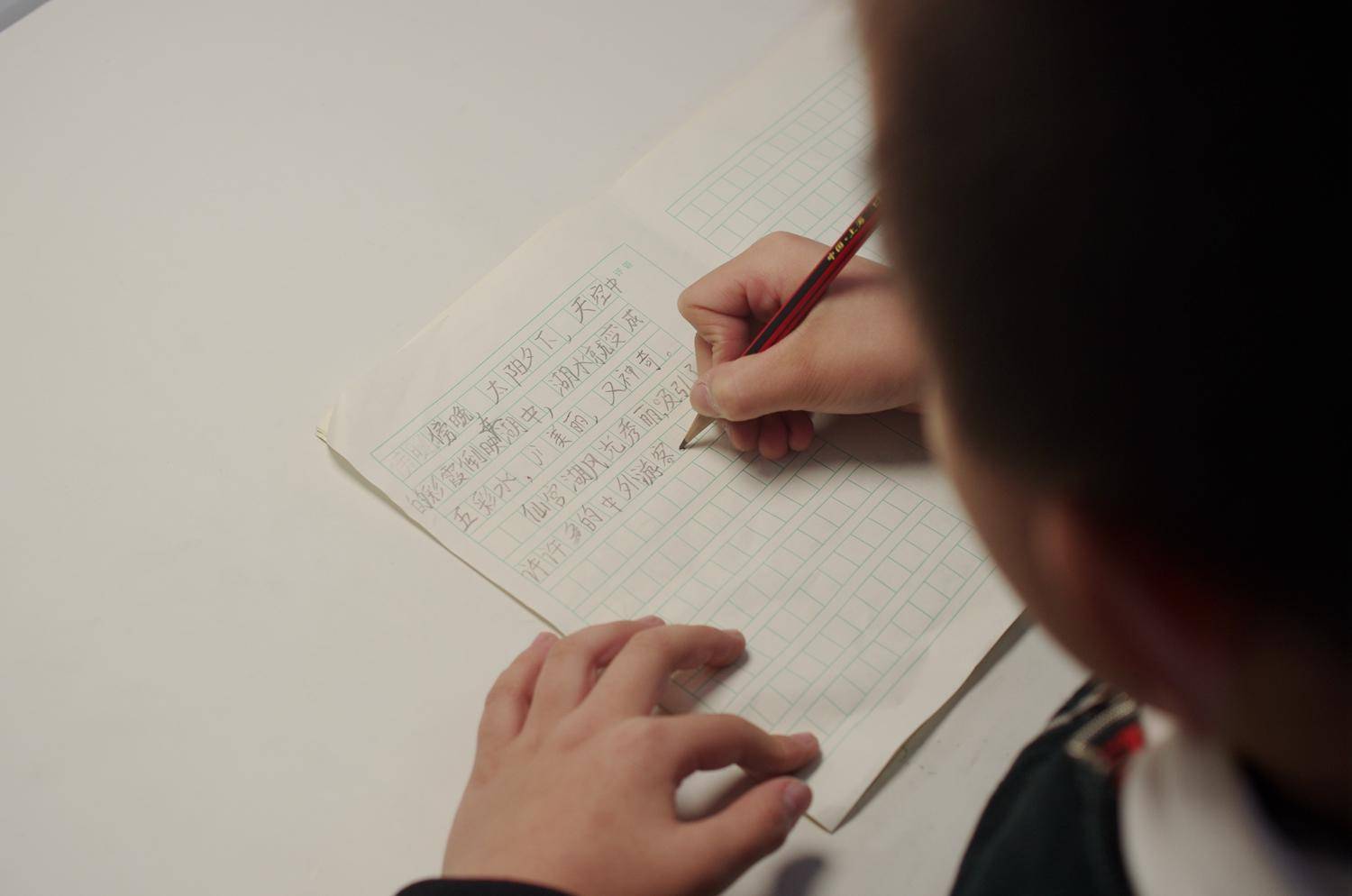 保护孩子眼睛第一步，我换上了孩视宝微导均匀光台灯