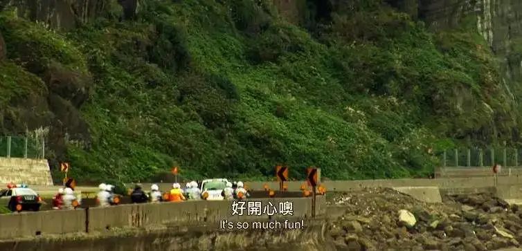 摆摊女孩月入9w,女孩摆摊赚9000元