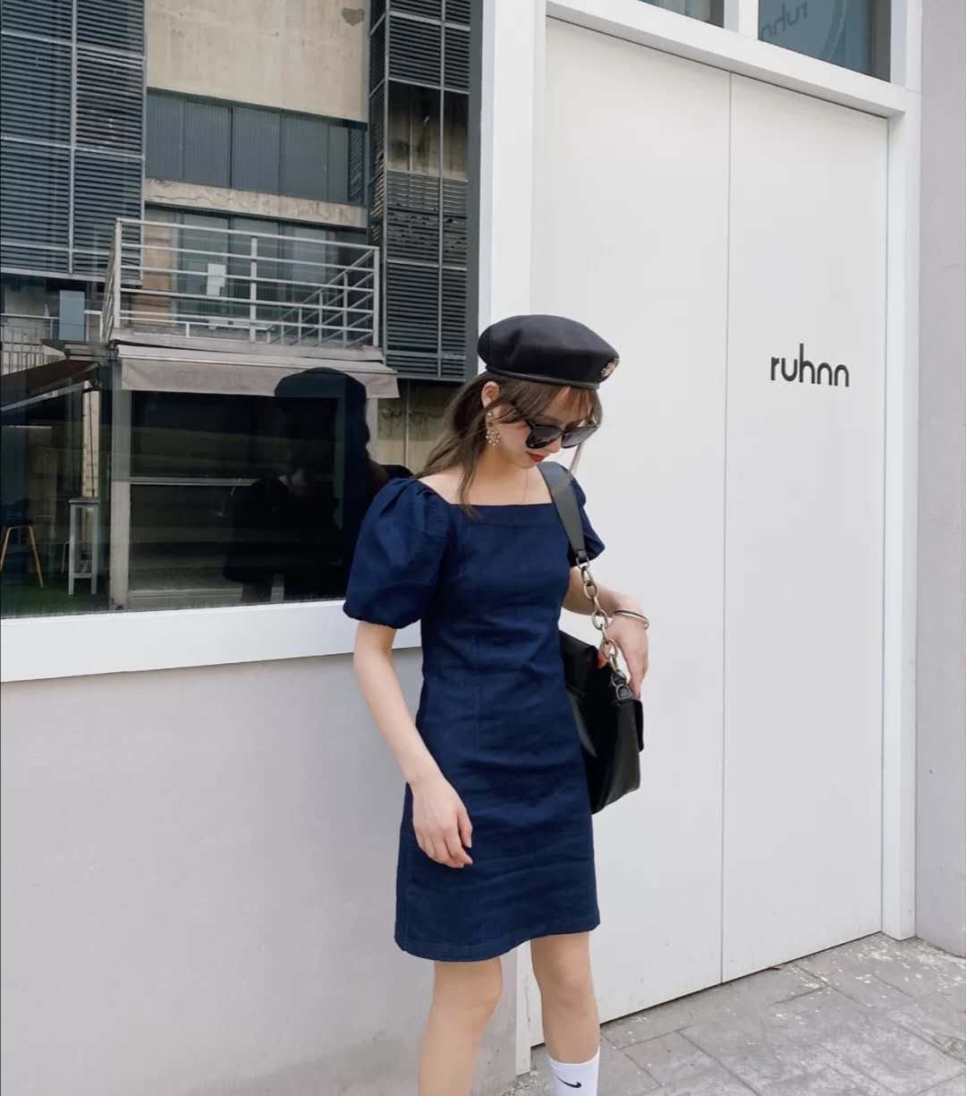 黑色裙子搭什么颜色的腰带,黑色裙子穿什么颜色裤袜好看