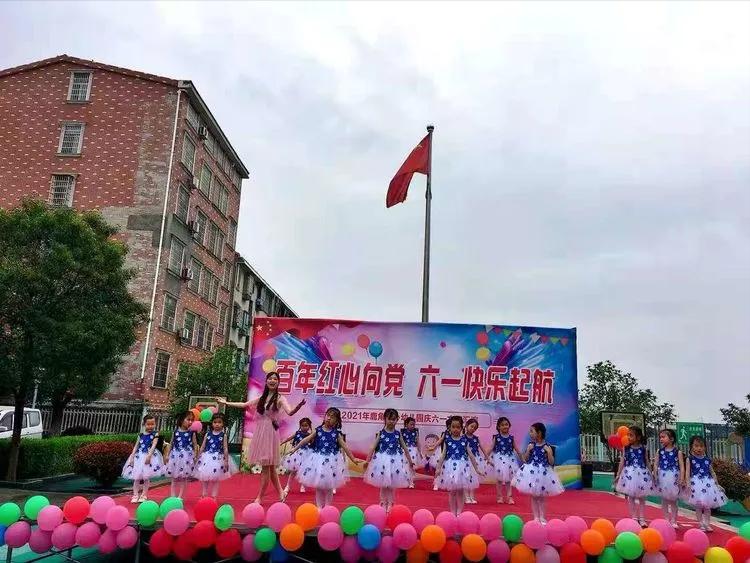 岳阳县鹿角中心幼儿园,幼儿园百年华诞童心向党环创