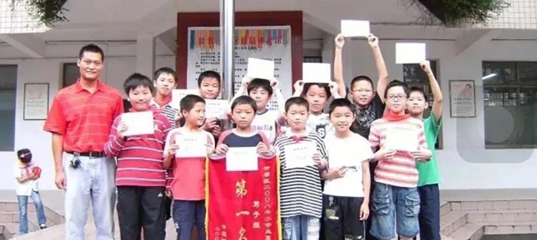 kiwi巅峰扣篮,一身肌肉打篮球