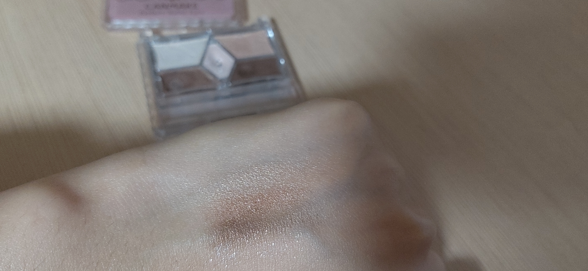 平平无奇的化妆小物,分享铁皮的化妆品