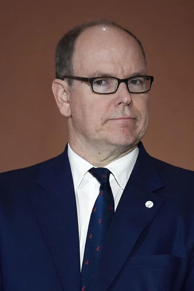 因丑闻而损害王室形象的人 (最离奇的王室丑闻)