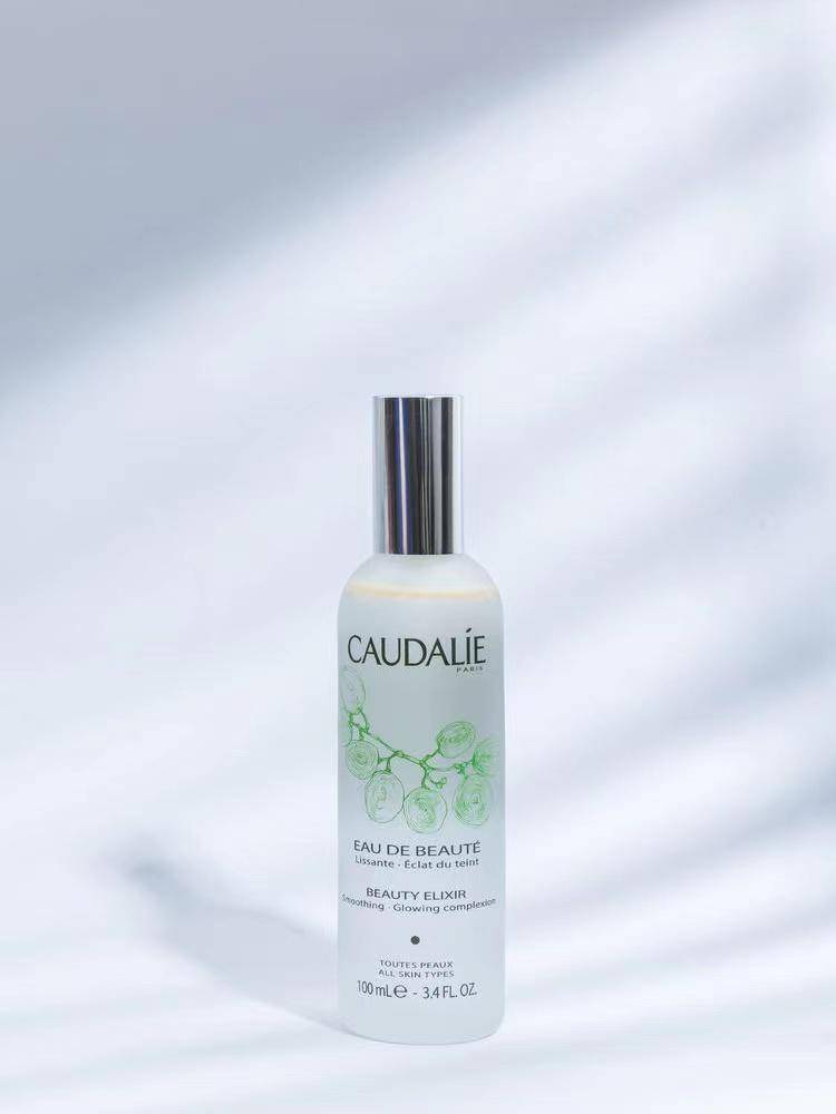 如何在夏天化个清爽的妆,你的夏日不脱妆小诀窍已经抵达