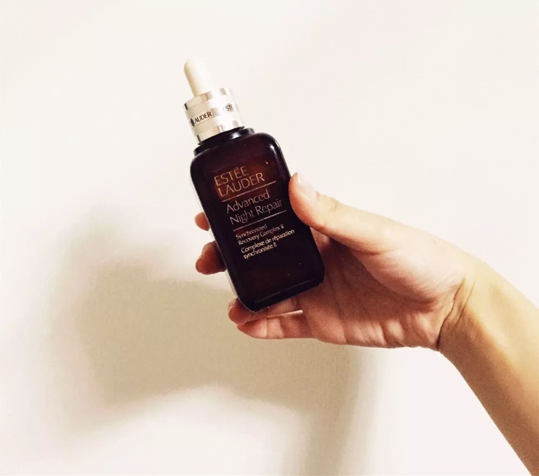 雅诗兰黛小棕瓶精华测评,雅诗兰黛小棕瓶和珀莱雅精华