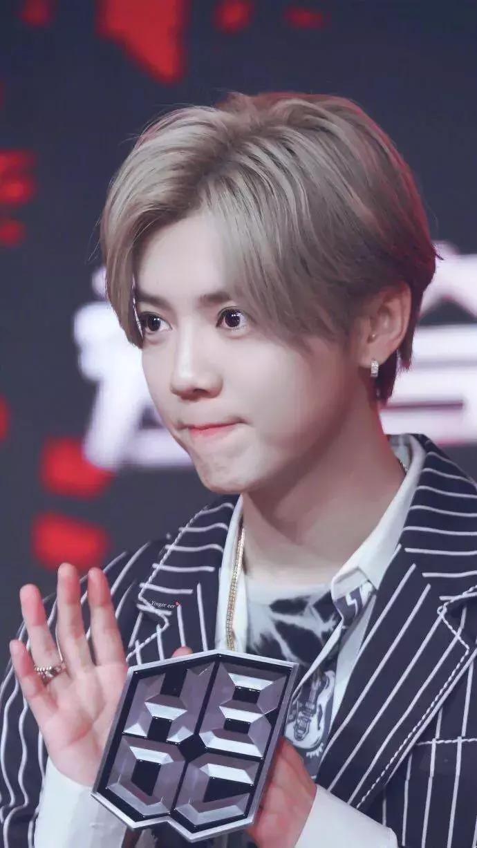 近期鹿晗热搜,鹿晗爱豆鸭