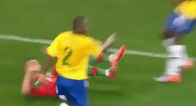 足球恶搞视频搞笑版,笑死人的足坛视频